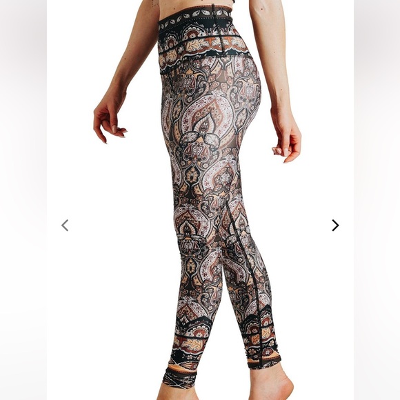 Yoga Democracy Espresso Yourself Leggings Size XS NWT - Picture 3 of 13